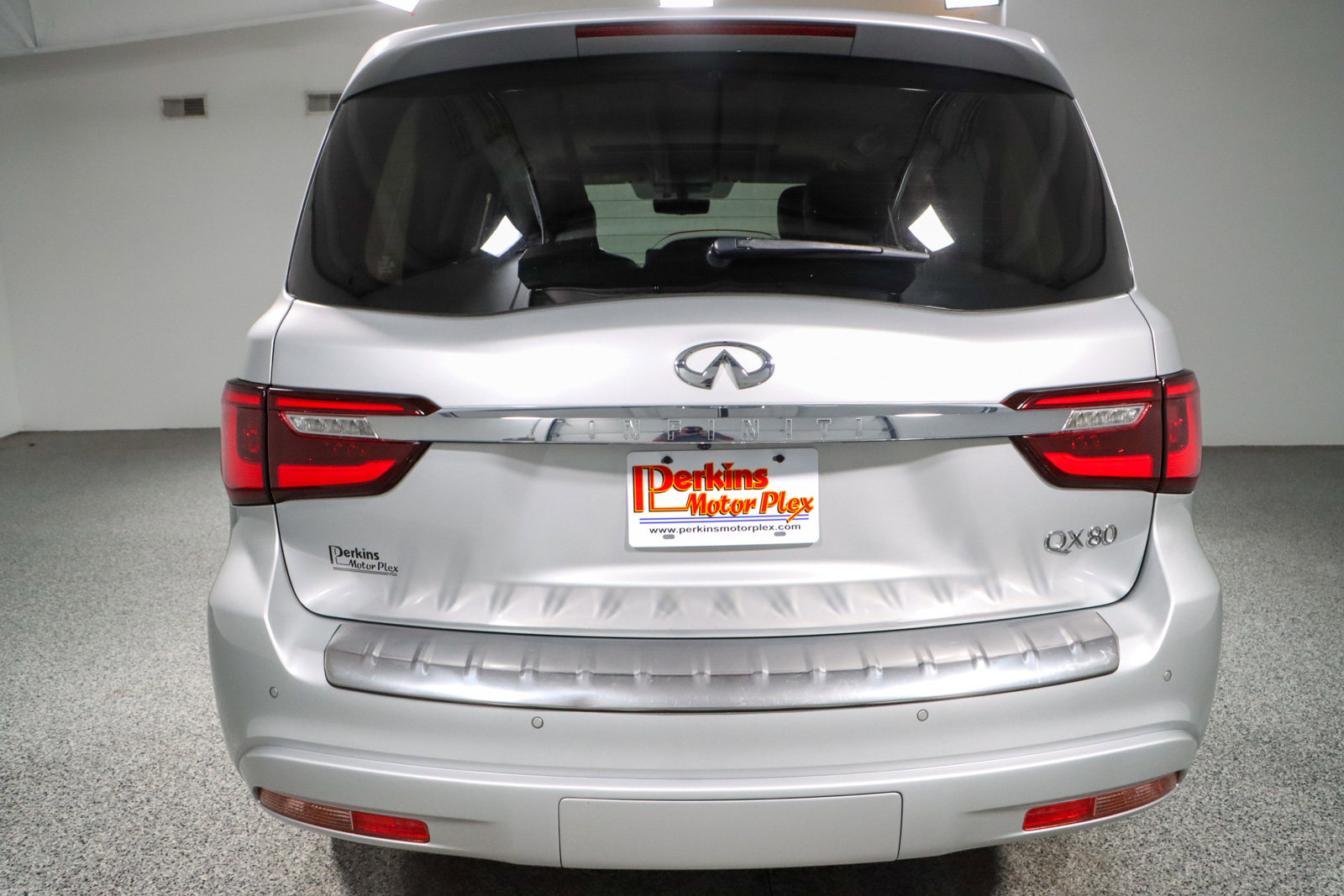 Used 2023 INFINITI QX80 Luxe w/ Cargo Package RWD image 8