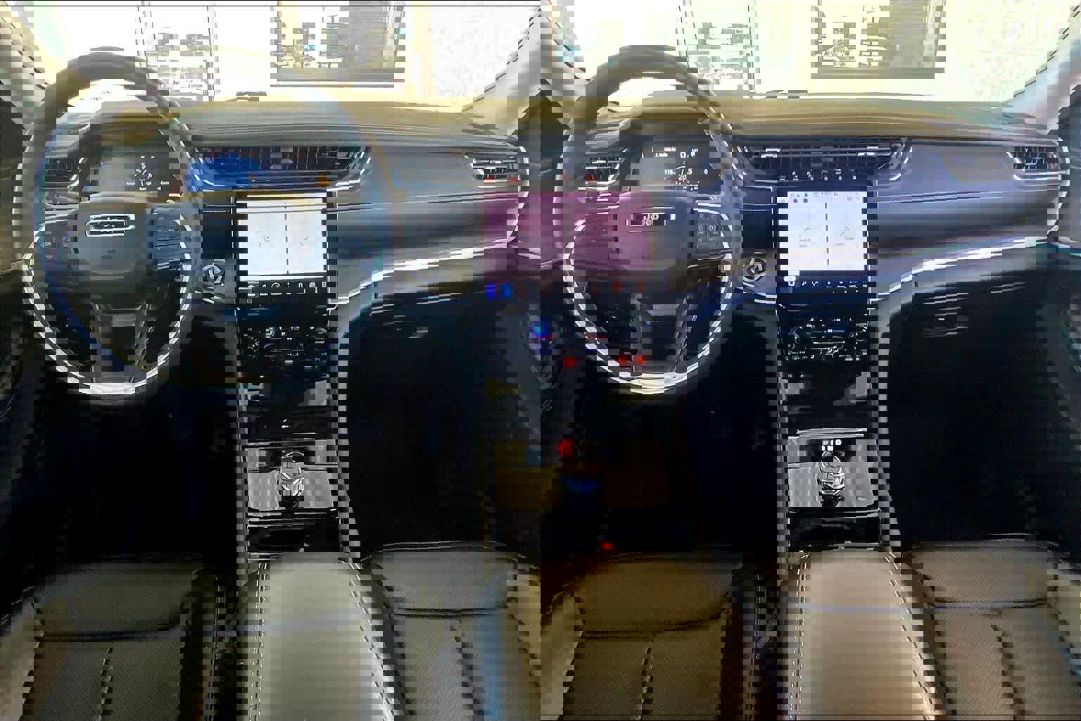 Used 2023 Jeep Grand Cherokee Limited w/ Luxury Tech Group II image 14