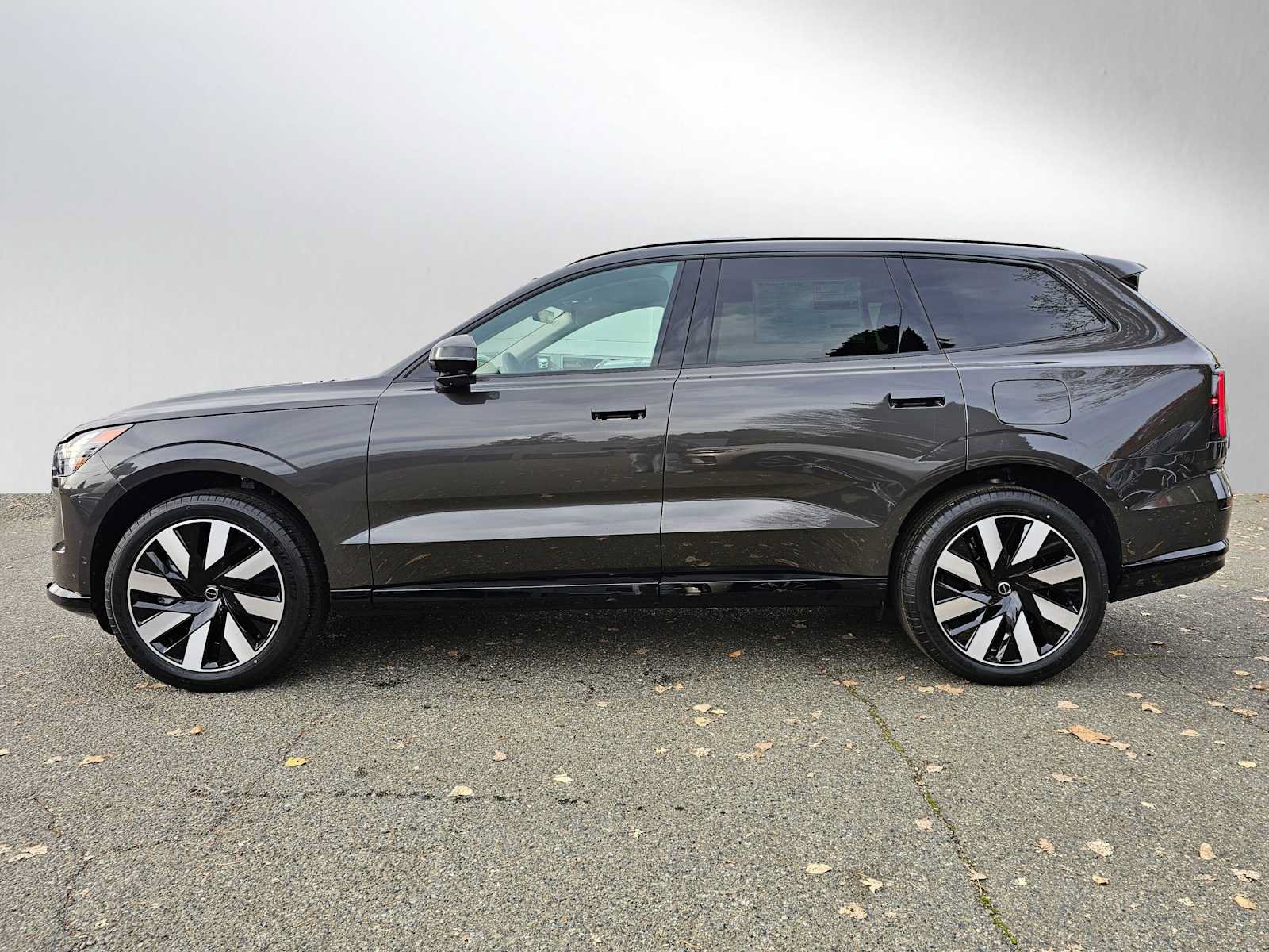 New 2025 Volvo EX90 Plus w/ Protection Package Premier AWD/4WD image 4
