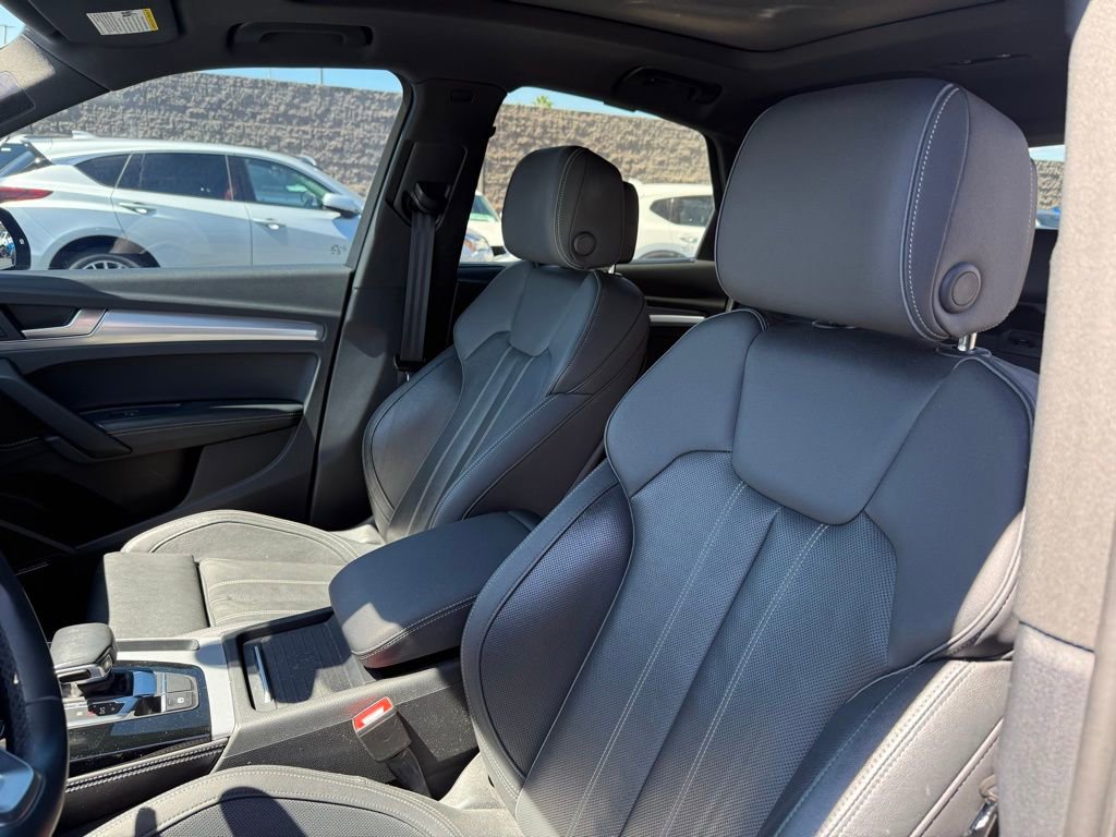 Used 2021 Audi Q5 Prestige w/ Prestige Package image 12
