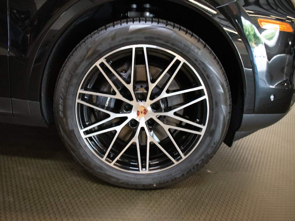 New 2026 Porsche Cayenne AWD/4WD image 17