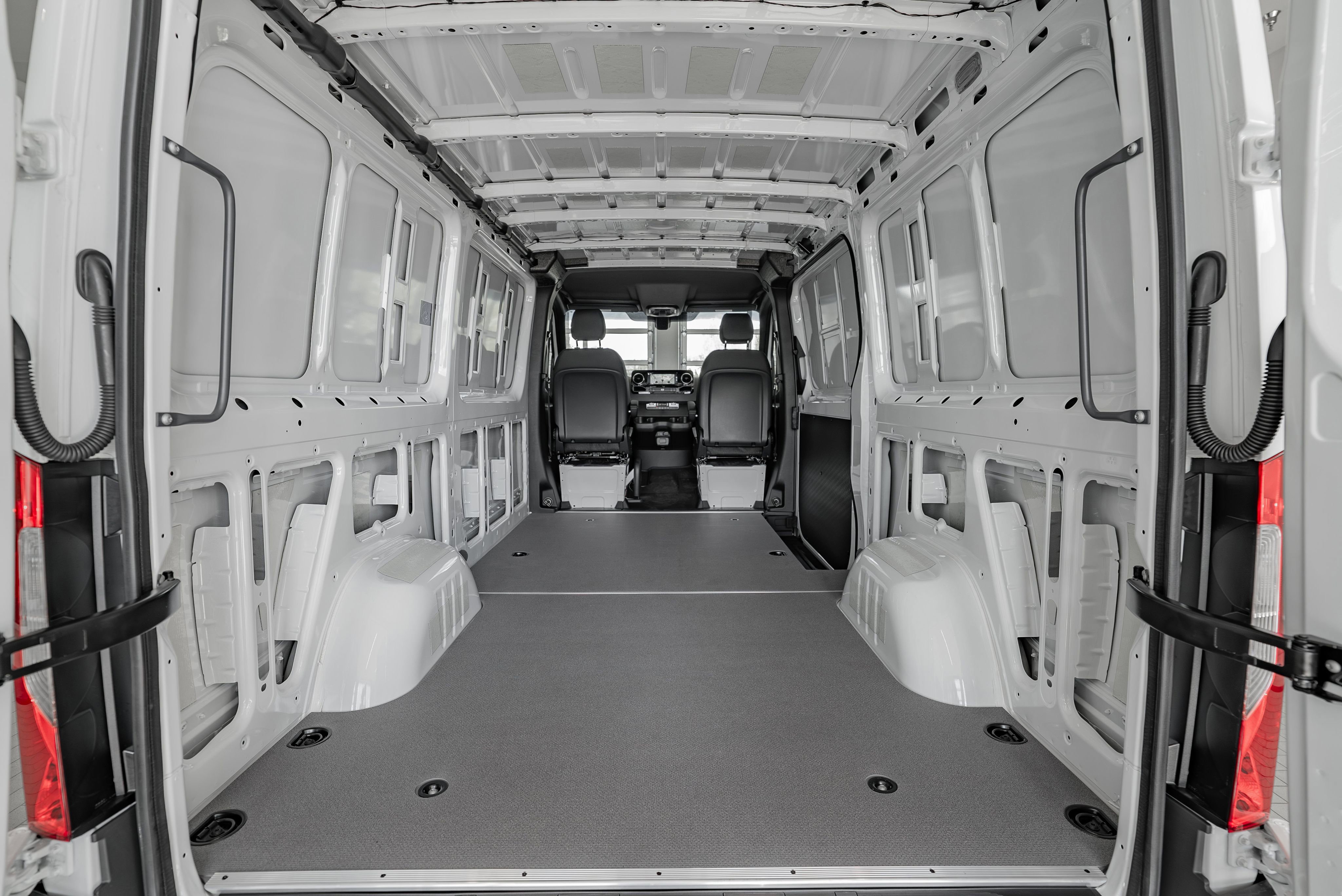 Used 2025 Mercedes-Benz Sprinter 2500 image 33