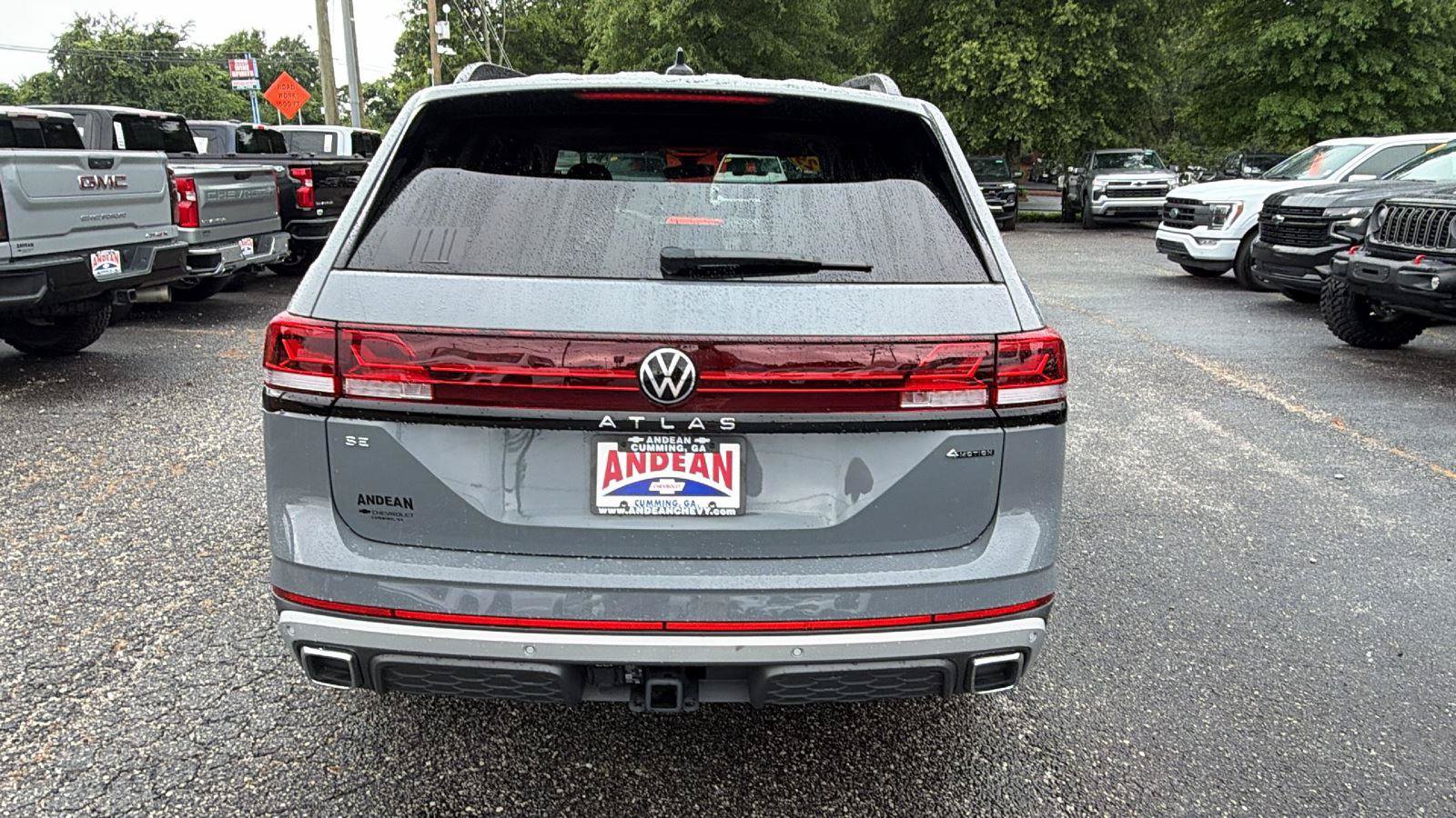 Used 2025 Volkswagen Atlas Peak Edition SE AWD/4WD image 6