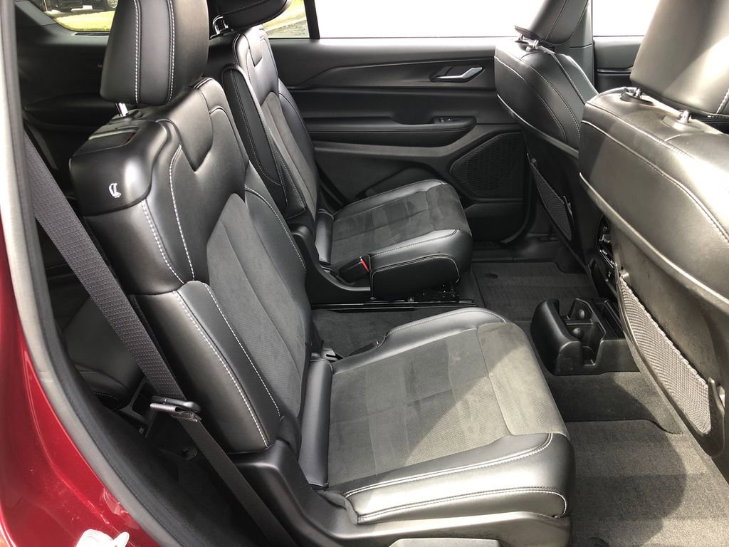 Certified 2024 Jeep Grand Cherokee L Altitude image 28