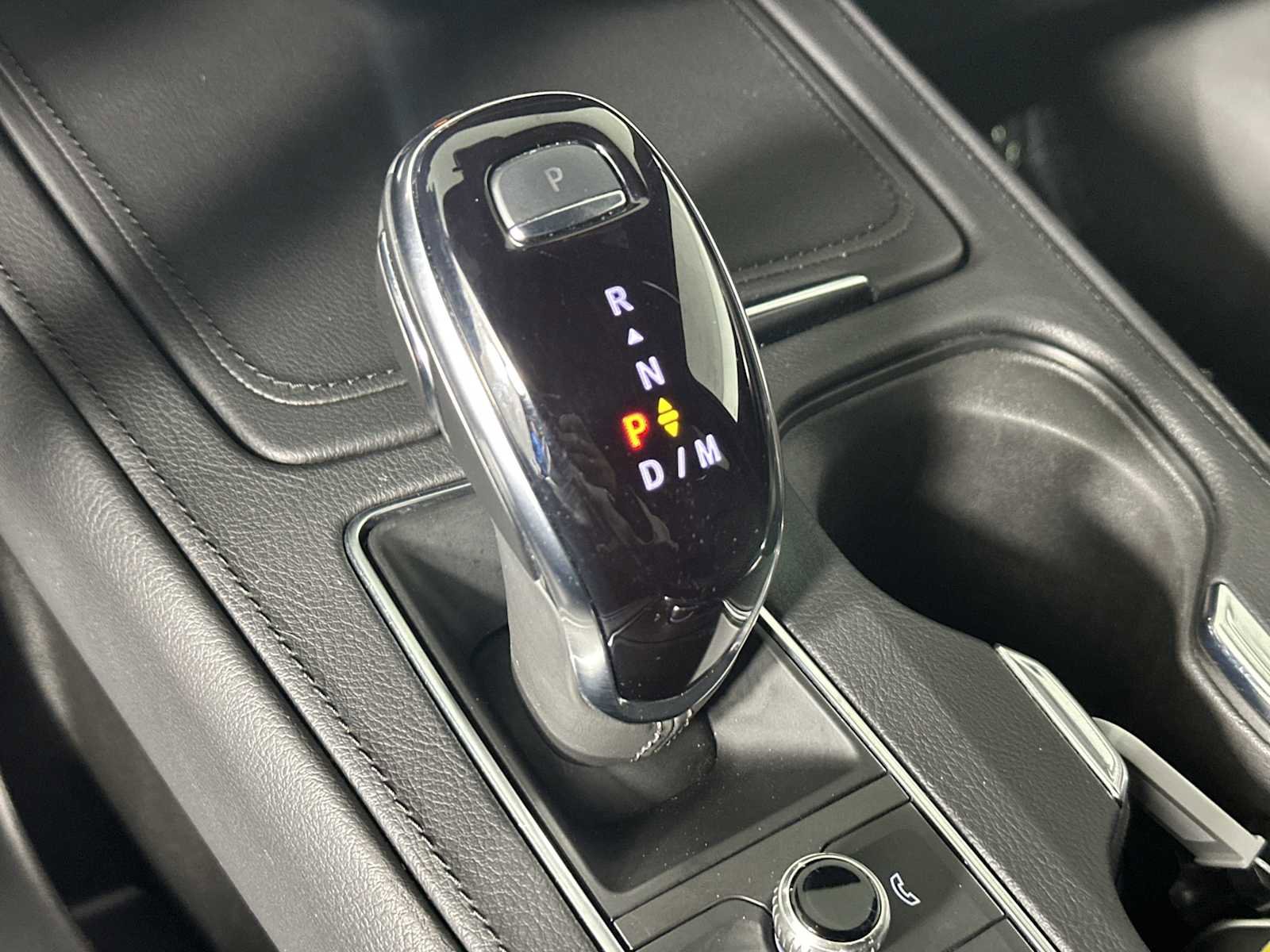 Used 2025 Cadillac XT4 Premium Luxury image 32