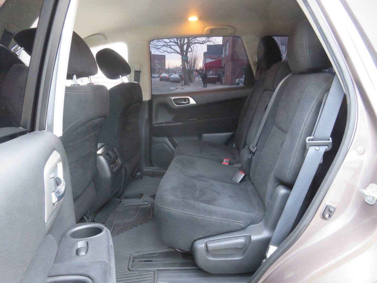 Used 2013 Nissan Pathfinder SV AWD/4WD image 17