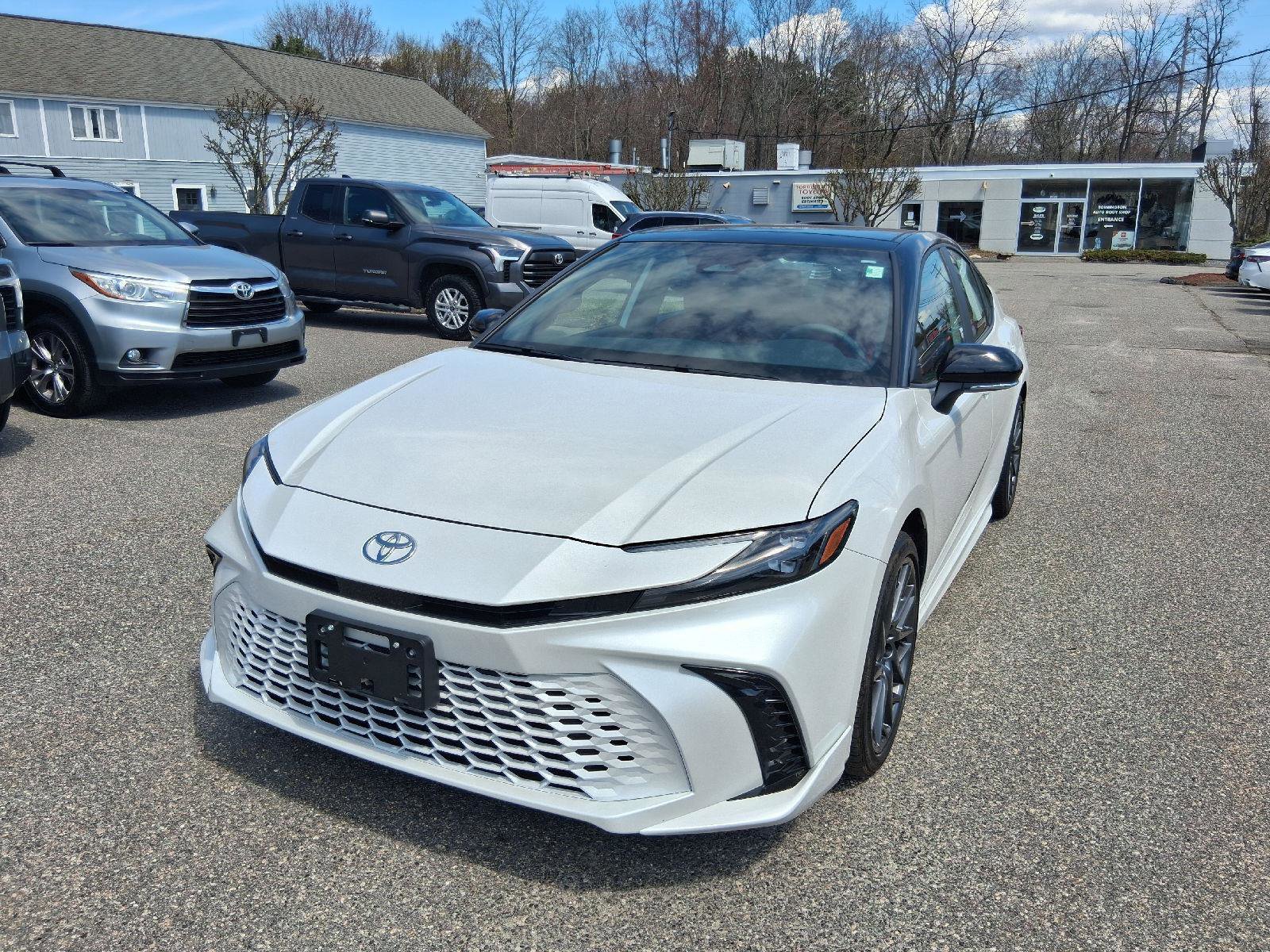 Used 2025 Toyota Camry XSE AWD/4WD image 3
