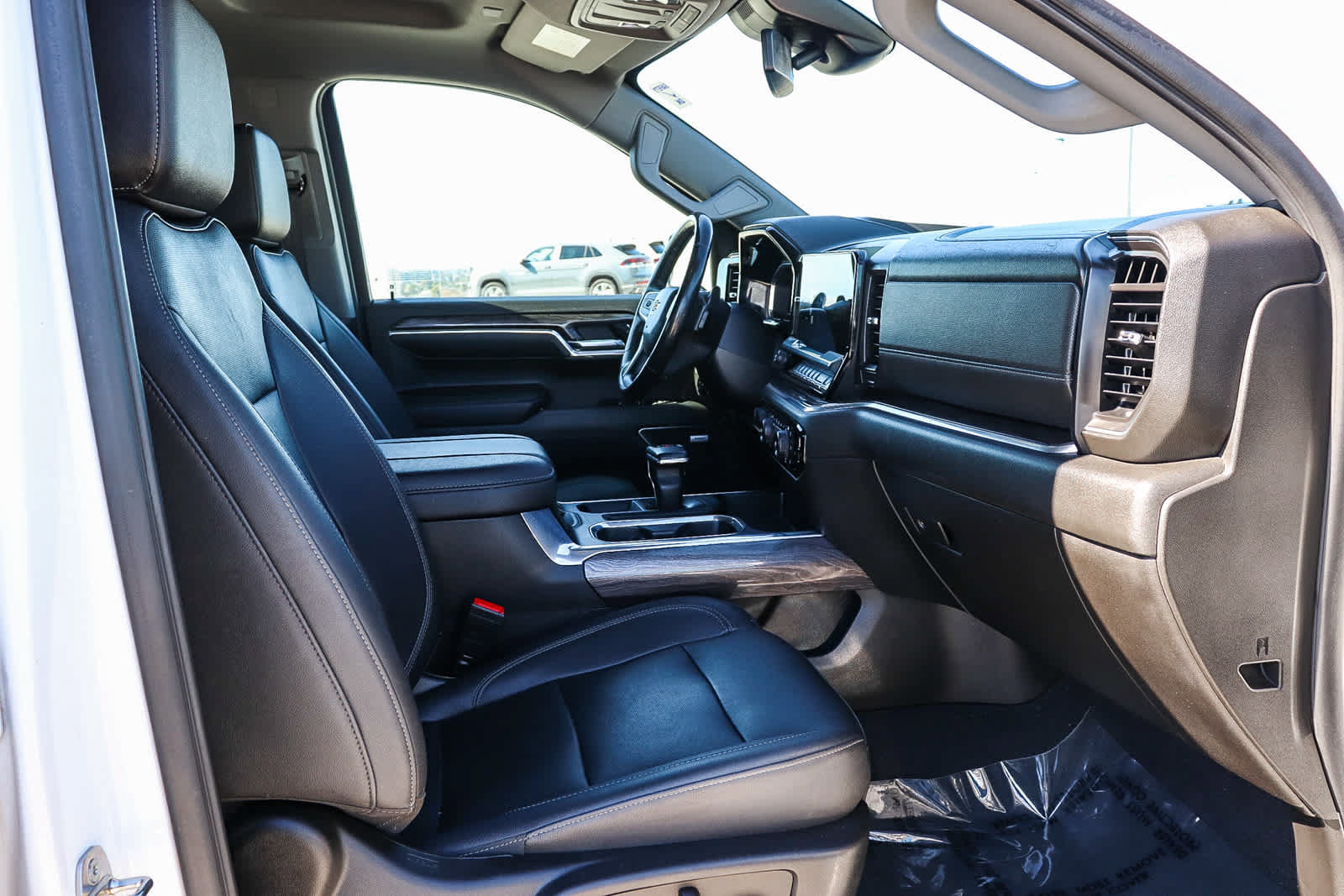Used 2023 Chevrolet Silverado 1500 LTZ AWD/4WD image 16