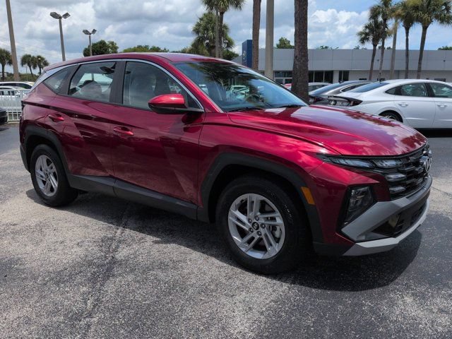 Certified 2025 Hyundai Tucson SE FWD image 2