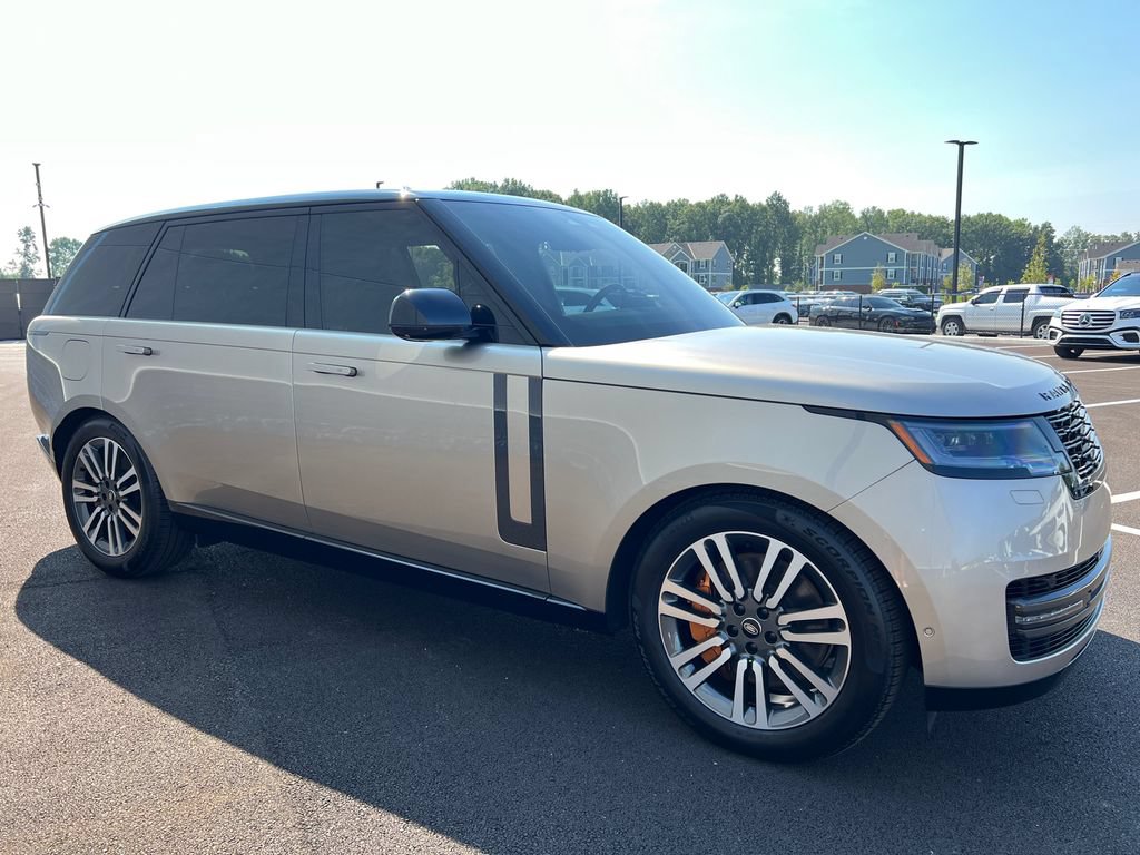 Used 2025 Land Rover Range Rover Long Wheelbase SE AWD/4WD image 2