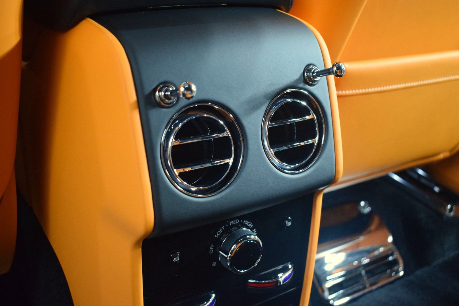 New 2026 Rolls-Royce Cullinan Black Badge image 21