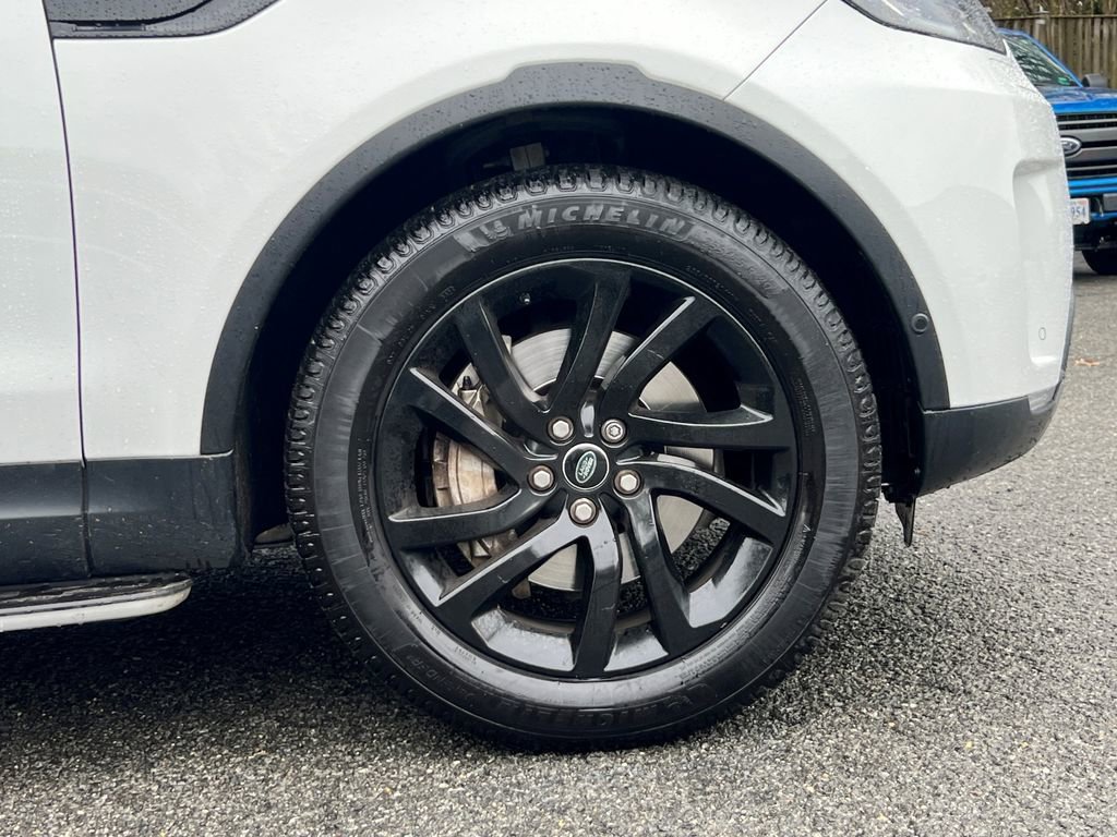Used 2019 Land Rover Discovery HSE image 9