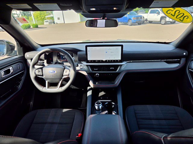 Used 2025 Ford Explorer ST-Line AWD/4WD image 11