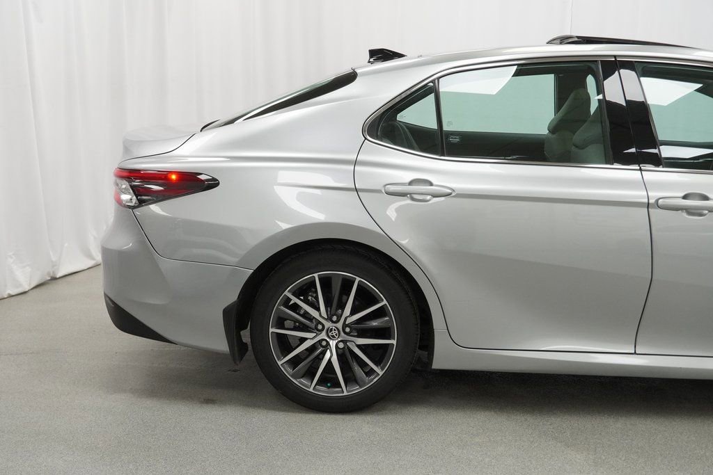 Used 2023 Toyota Camry XLE w/ Cold Weather Package image 9