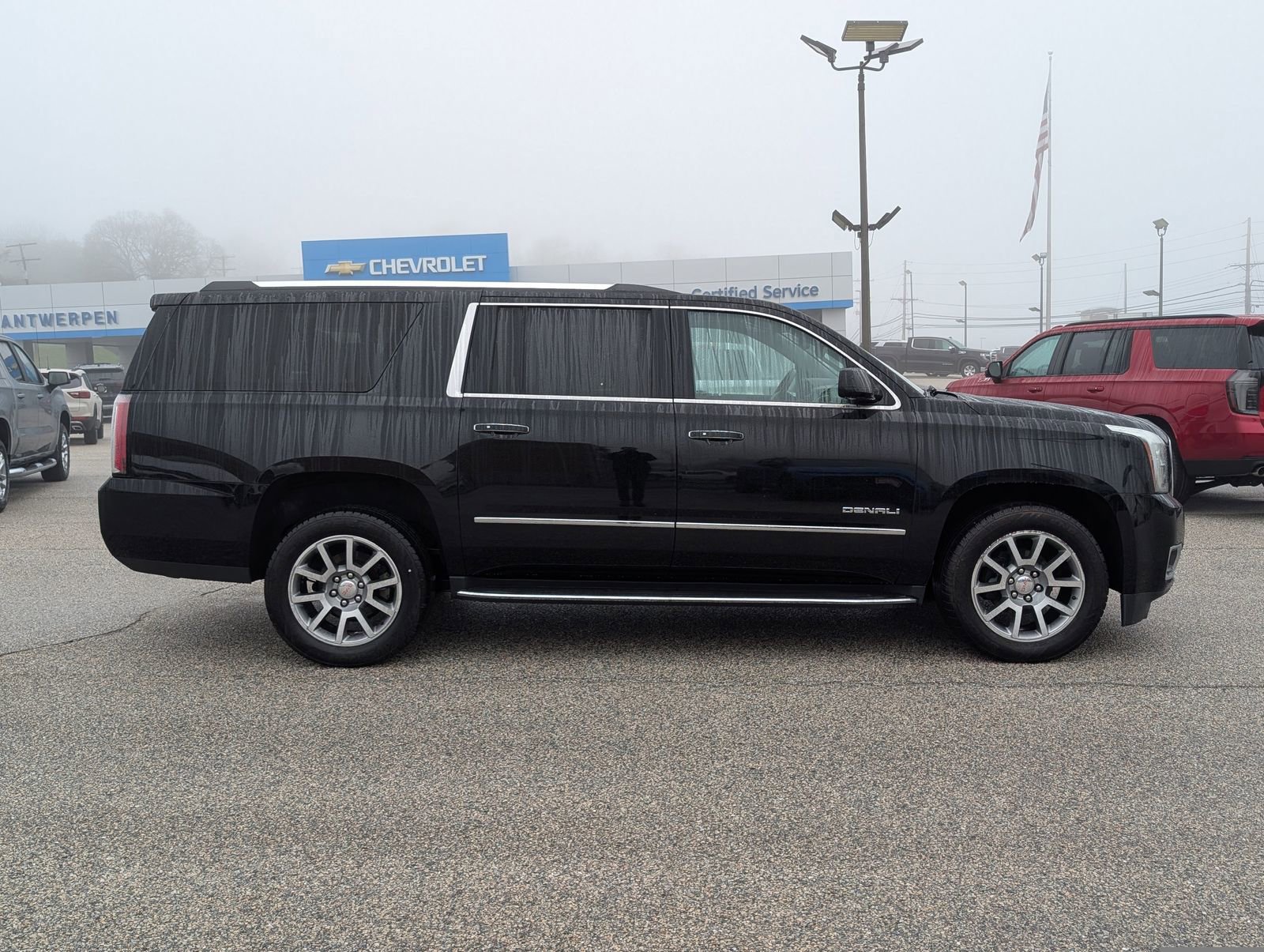 Used 2020 GMC Yukon XL Denali image 2