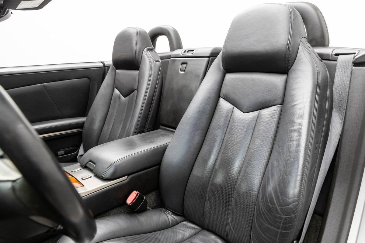 Used 2007 Cadillac XLR RWD image 20