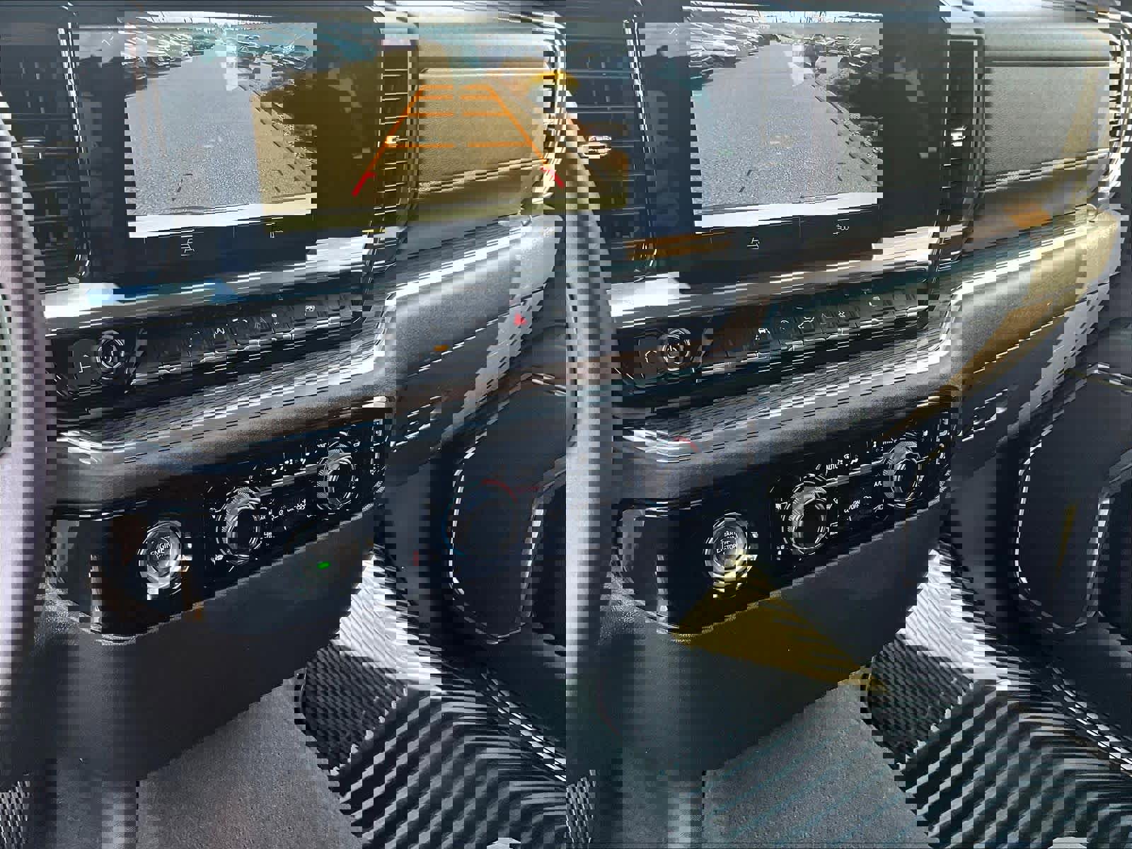 Used 2023 Chevrolet Silverado 1500 LT AWD/4WD image 25