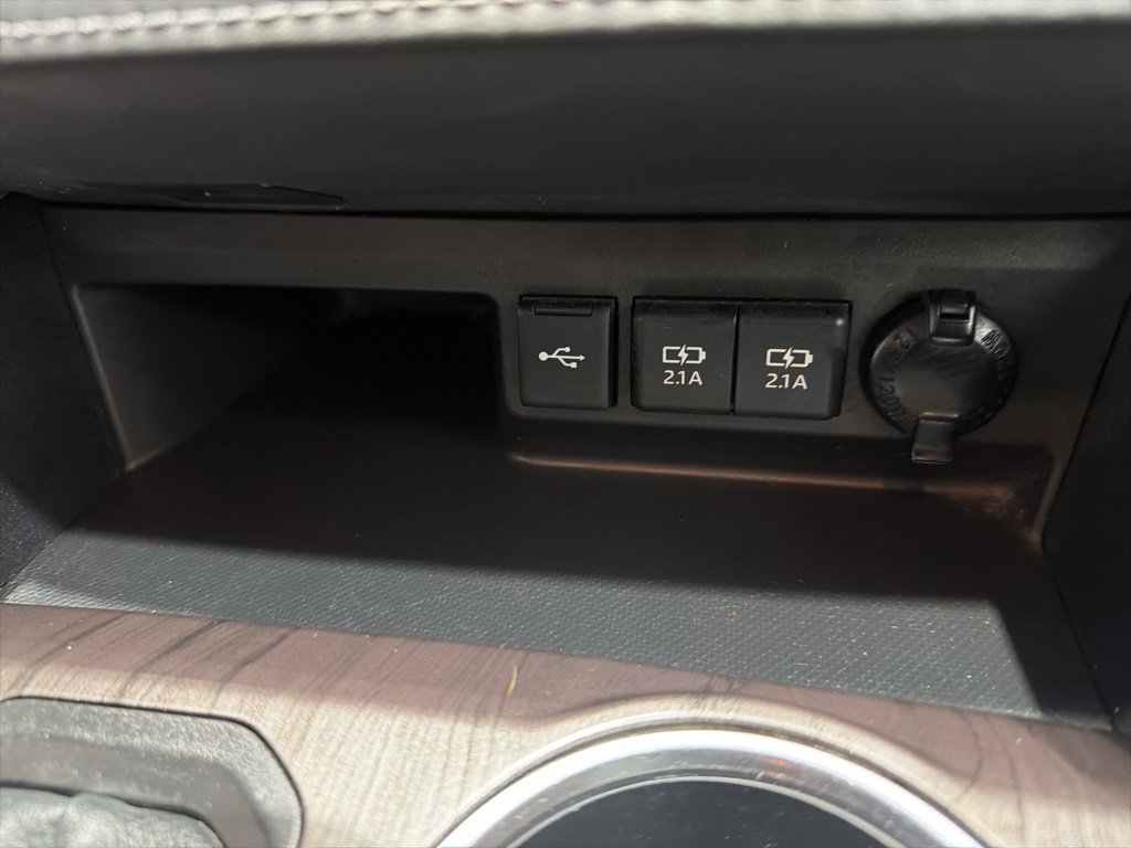 Used 2021 Toyota Highlander Limited image 19