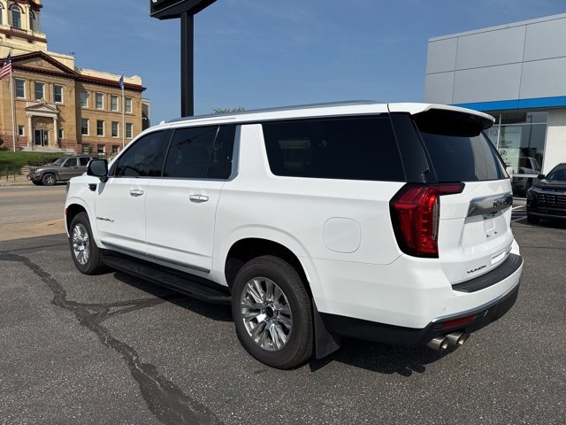 Used 2022 GMC Yukon XL Denali w/ Advanced Technology Package image 3