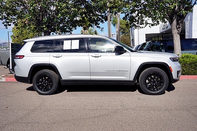 Used 2023 Jeep Grand Cherokee L Laredo RWD image 7