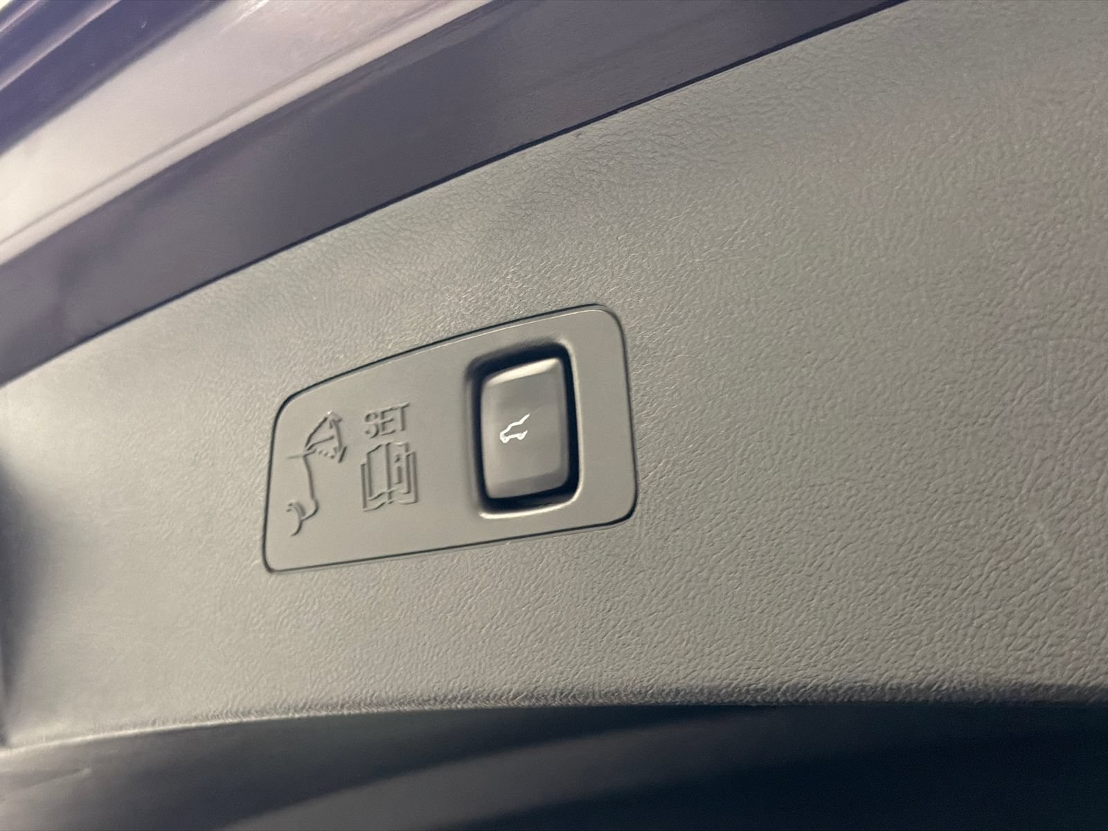 Certified 2023 Lincoln Corsair FWD w/ Equipment Group 101A image 9