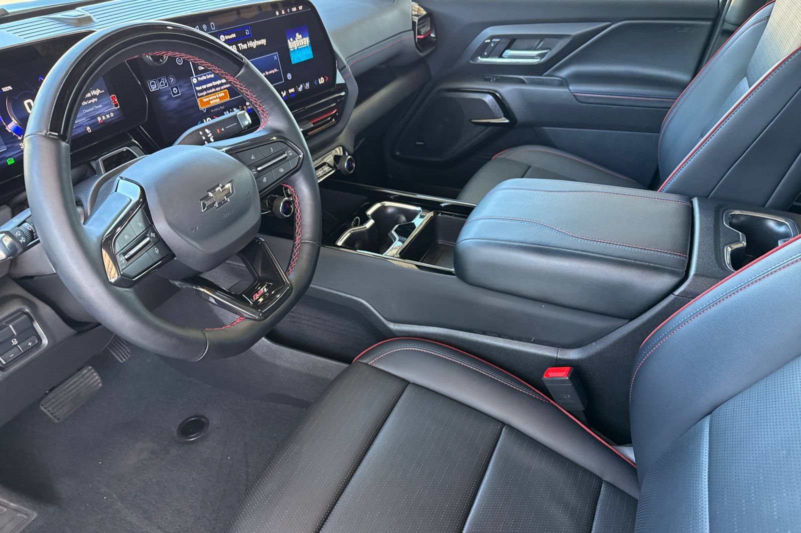 Used 2025 Chevrolet Silverado EV RST AWD/4WD image 5