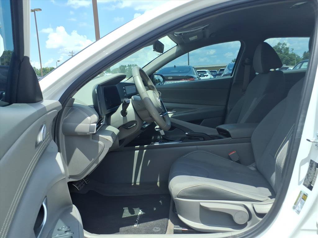 Used 2025 Hyundai Elantra Sport FWD image 16