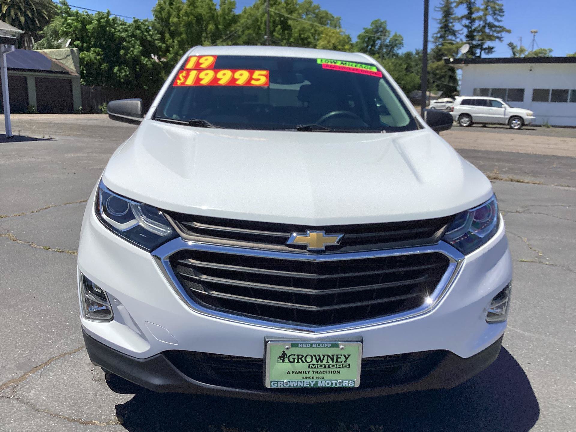 Used 2019 Chevrolet Equinox LS w/ LS Convenience Package AWD/4WD image 4