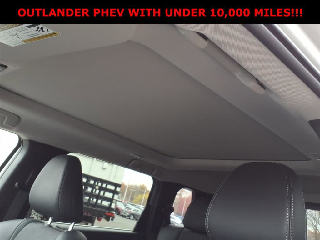 Used 2025 Mitsubishi Outlander SE image 16