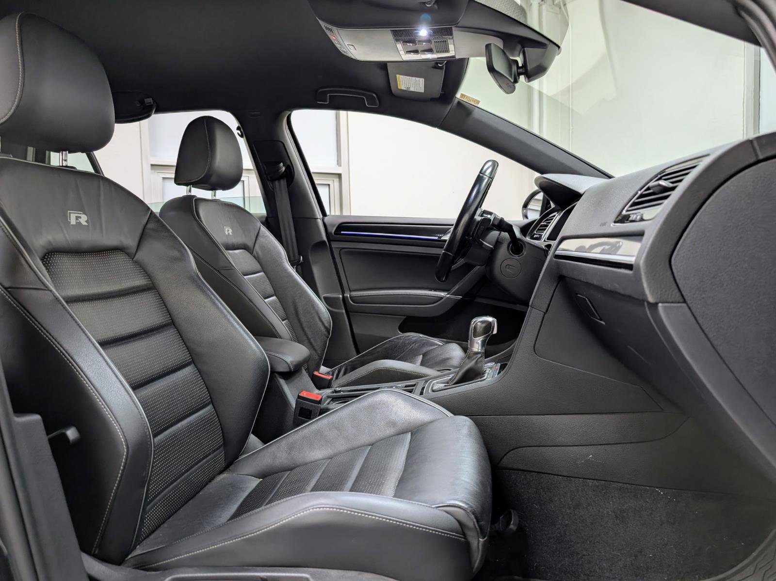 Used 2019 Volkswagen Golf 4-Door image 24