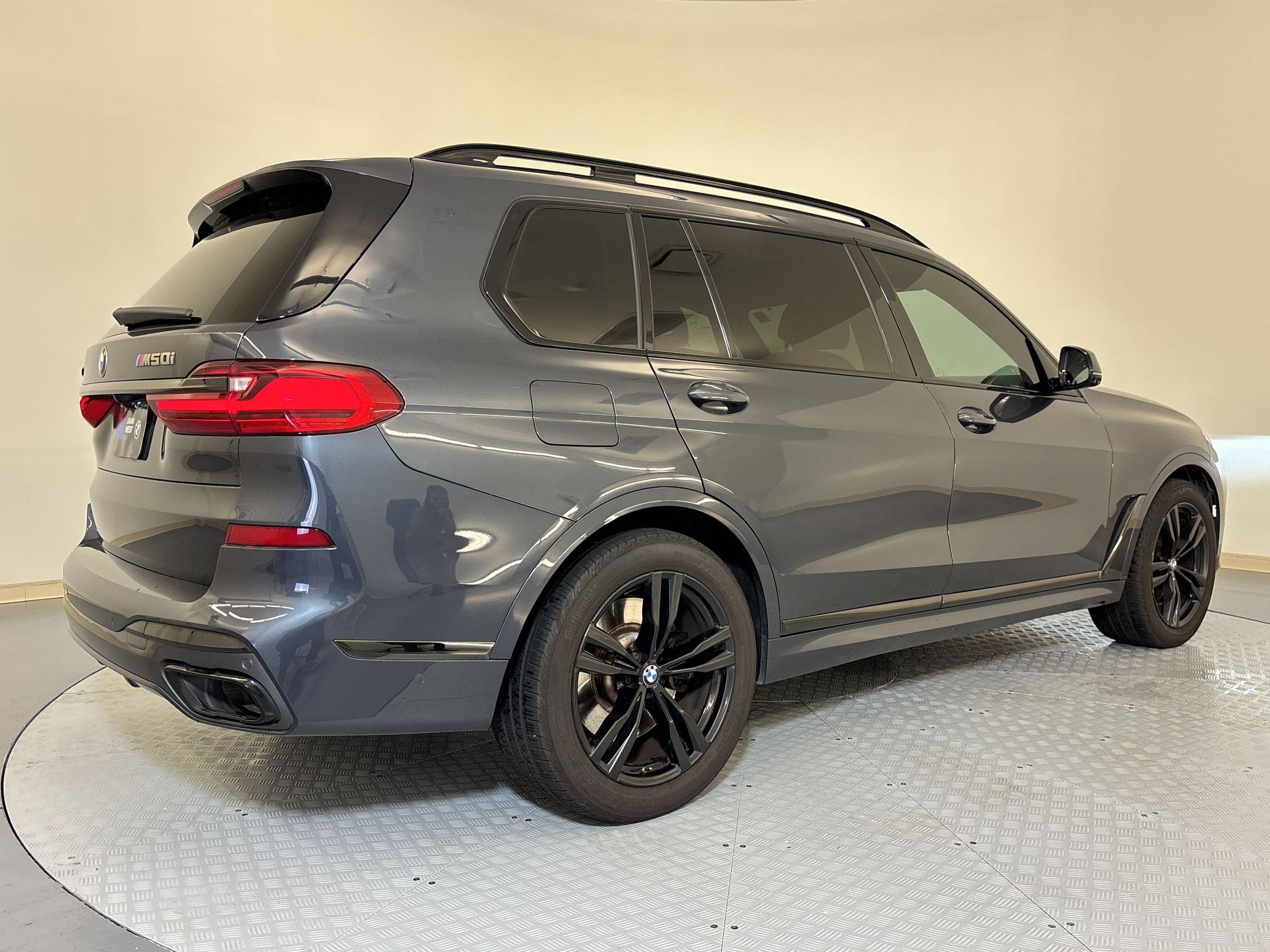 Used 2021 BMW X7 M50i w/ Dynamic Handling Package AWD/4WD image 9
