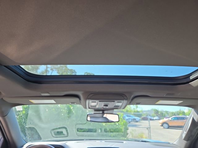 Used 2023 GMC Yukon XL SLT image 14