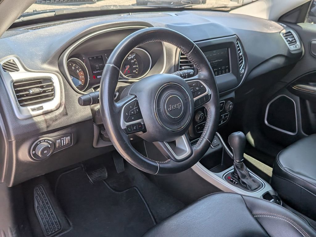 Used 2019 Jeep Compass Latitude FWD image 32