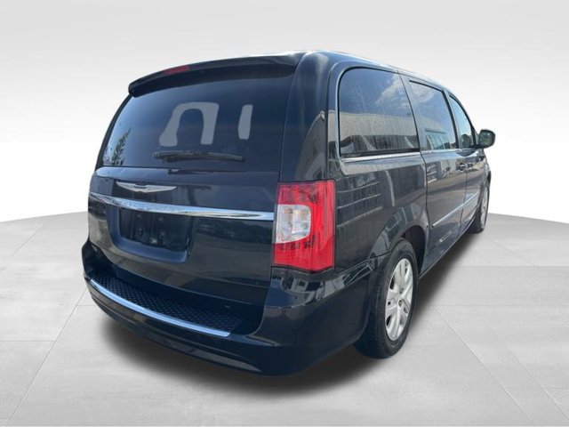 Used 2014 Chrysler Town & Country Touring FWD image 5