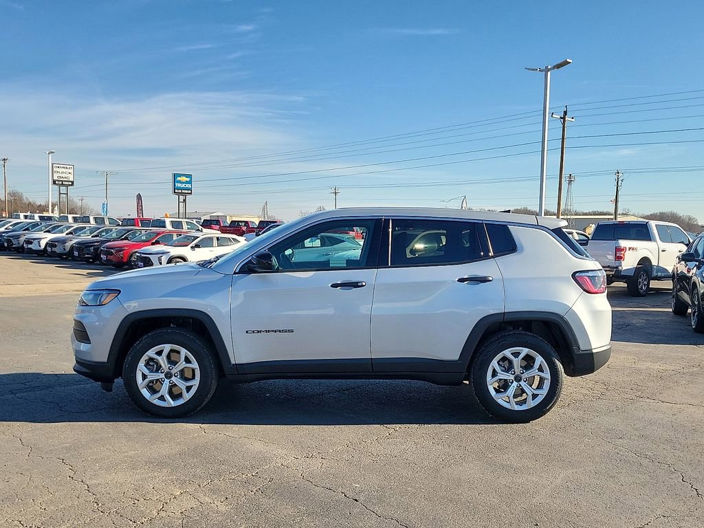 Used 2025 Jeep Compass Sport image 3