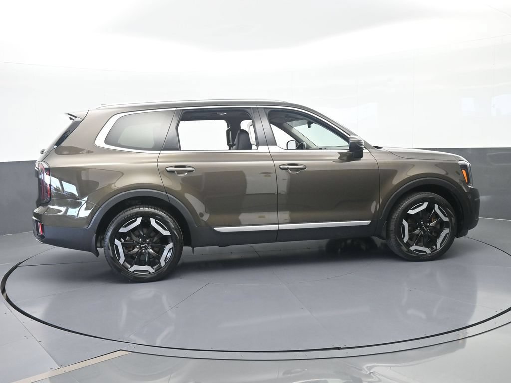 Used 2025 Kia Telluride EX w/ EX Captain's Chair Package FWD image 7