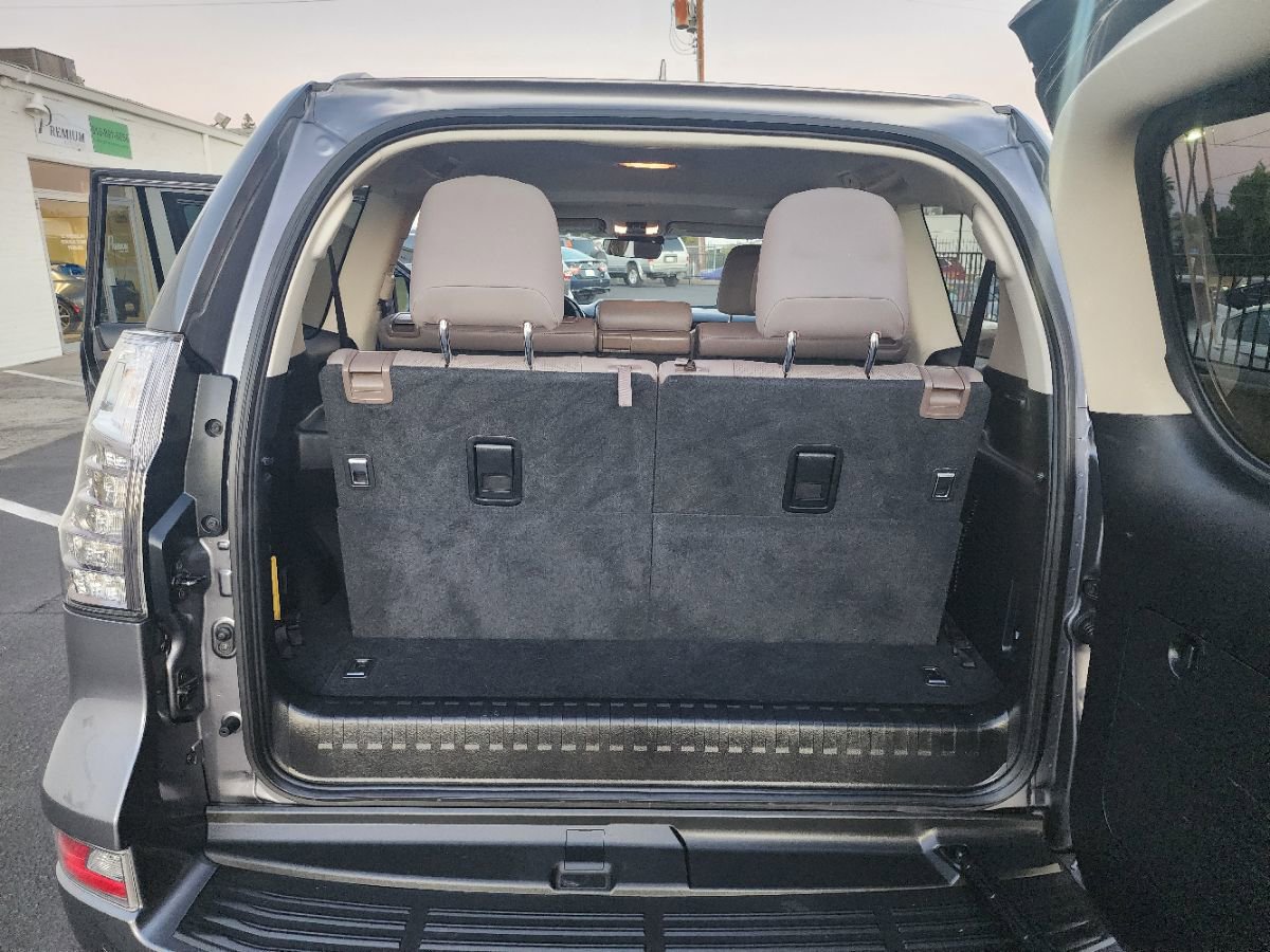 Used 2021 Lexus GX 460 Premium w/ Premium Package image 10