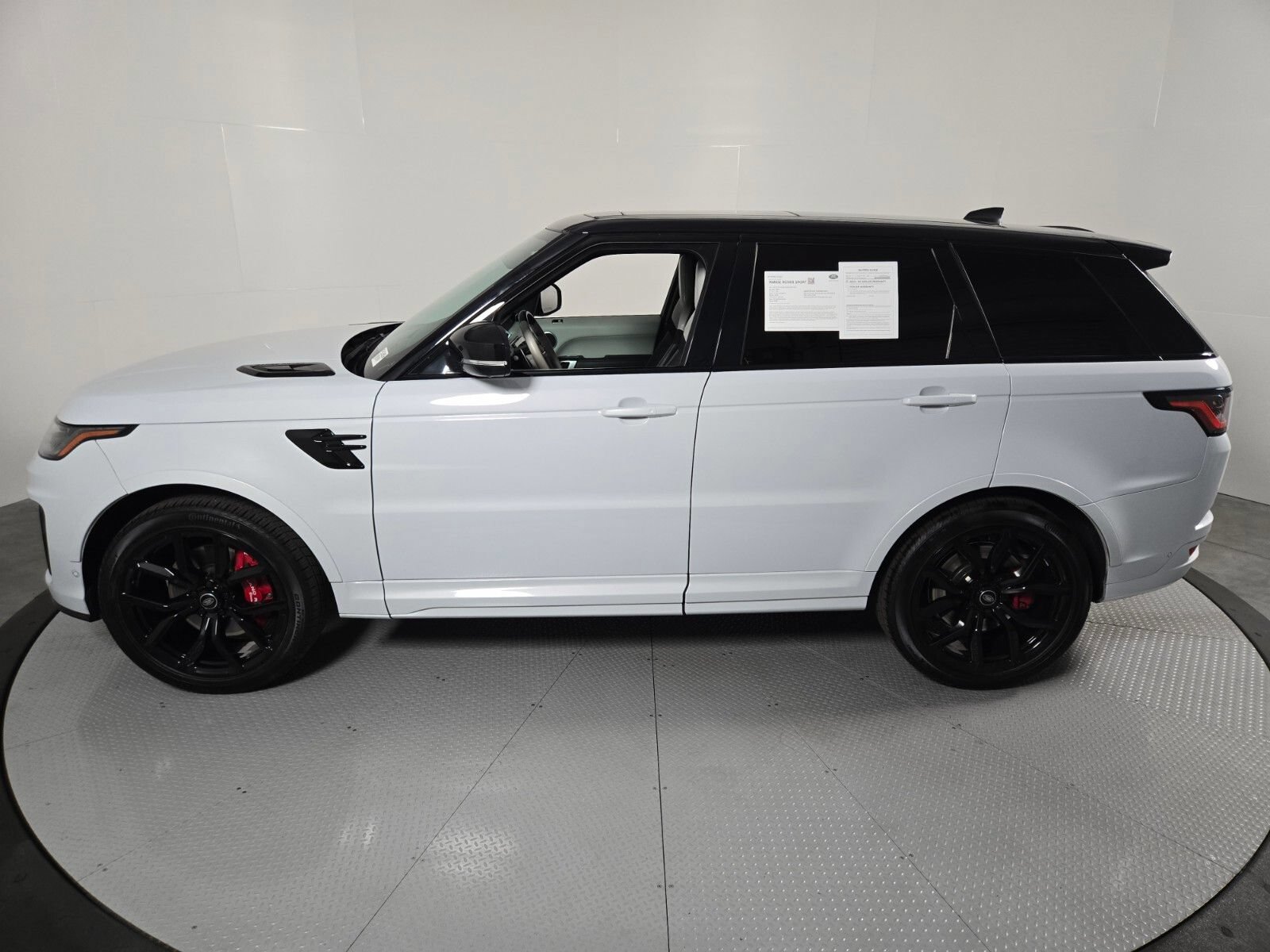 Used 2022 Land Rover Range Rover Sport SVR AWD/4WD image 32