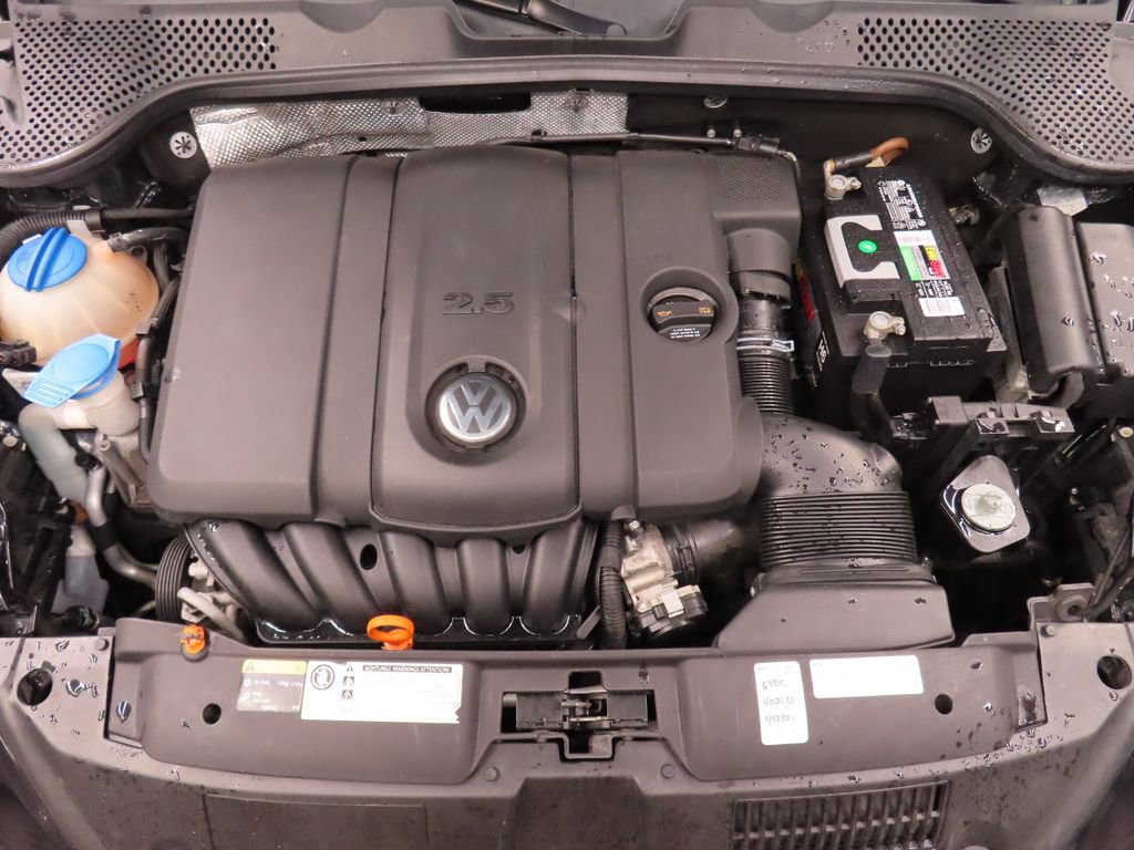 Used 2013 Volkswagen Beetle 2.5 Fender FWD image 23