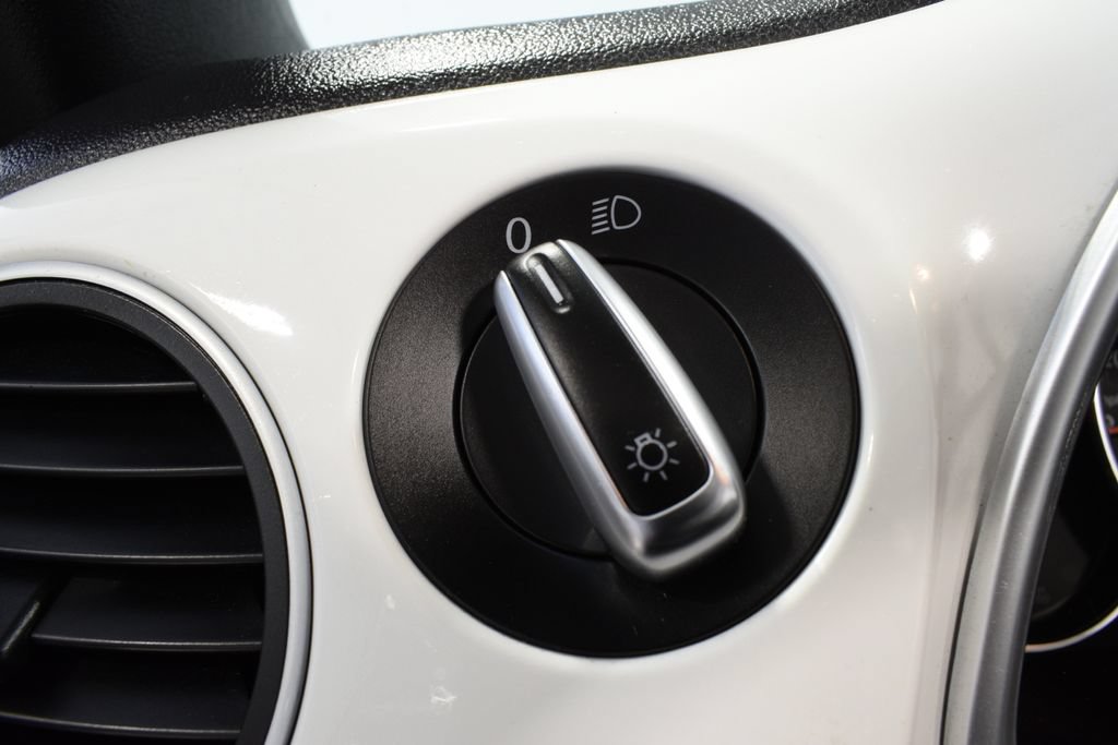 Used 2019 Volkswagen Beetle 2.0T S FWD image 21