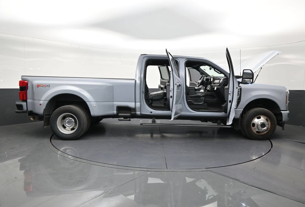 Used 2024 Ford F350 Platinum AWD/4WD image 29