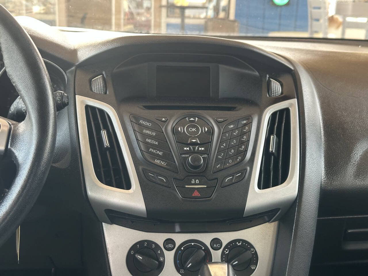 Used 2014 Ford Focus SE w/ Equipment Group 201A FWD image 16