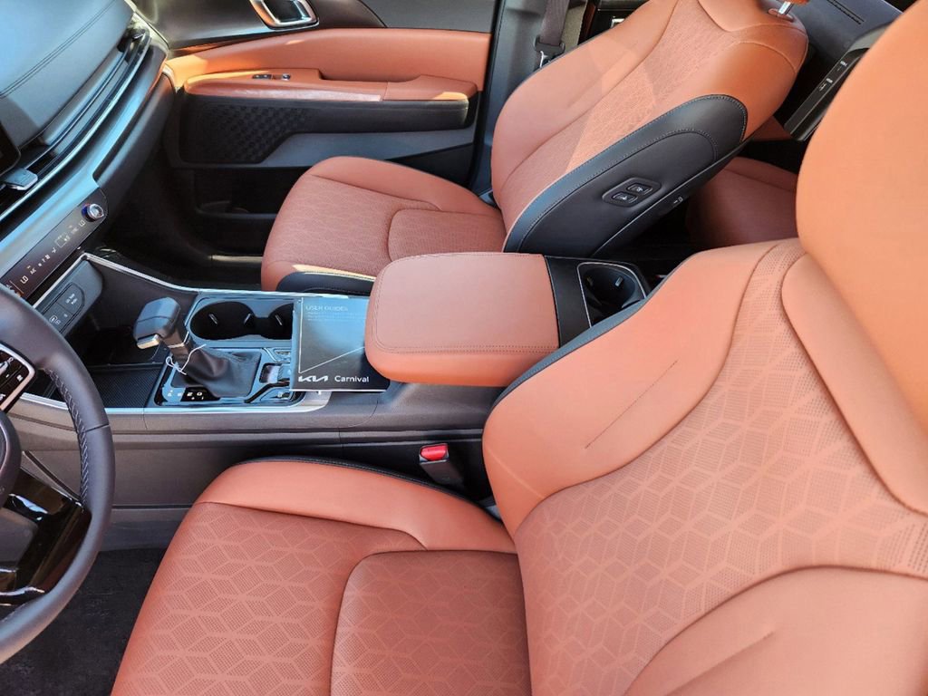 Certified 2025 Kia Carnival SX image 13