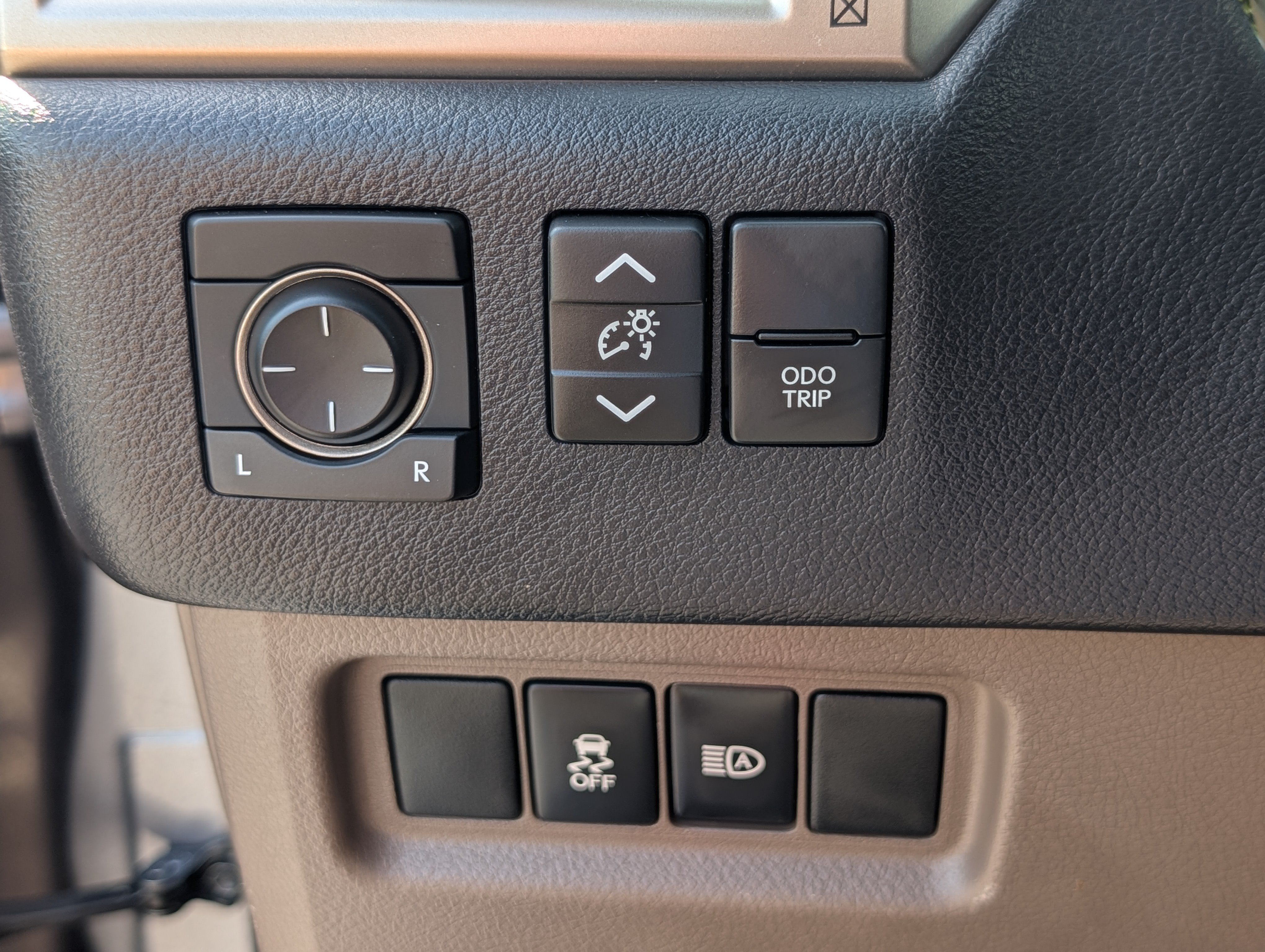 Used 2021 Lexus GX 460 w/ Accessory Package AWD/4WD image 23