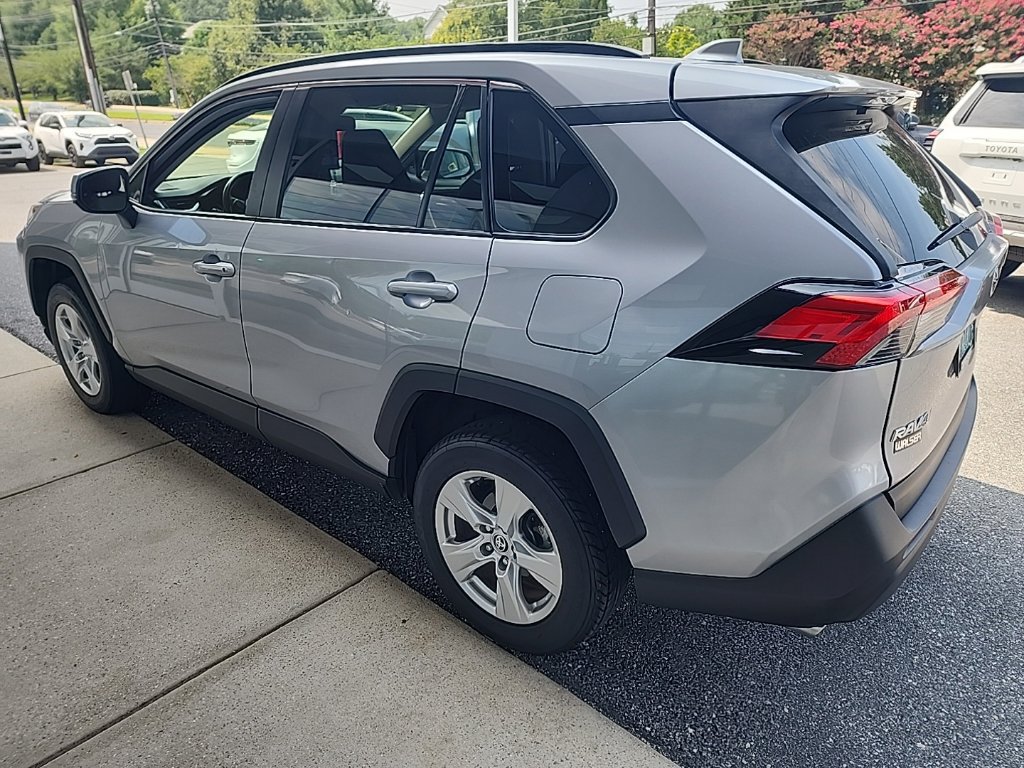 Used 2021 Toyota RAV4 XLE w/ Convenience Package AWD/4WD image 3