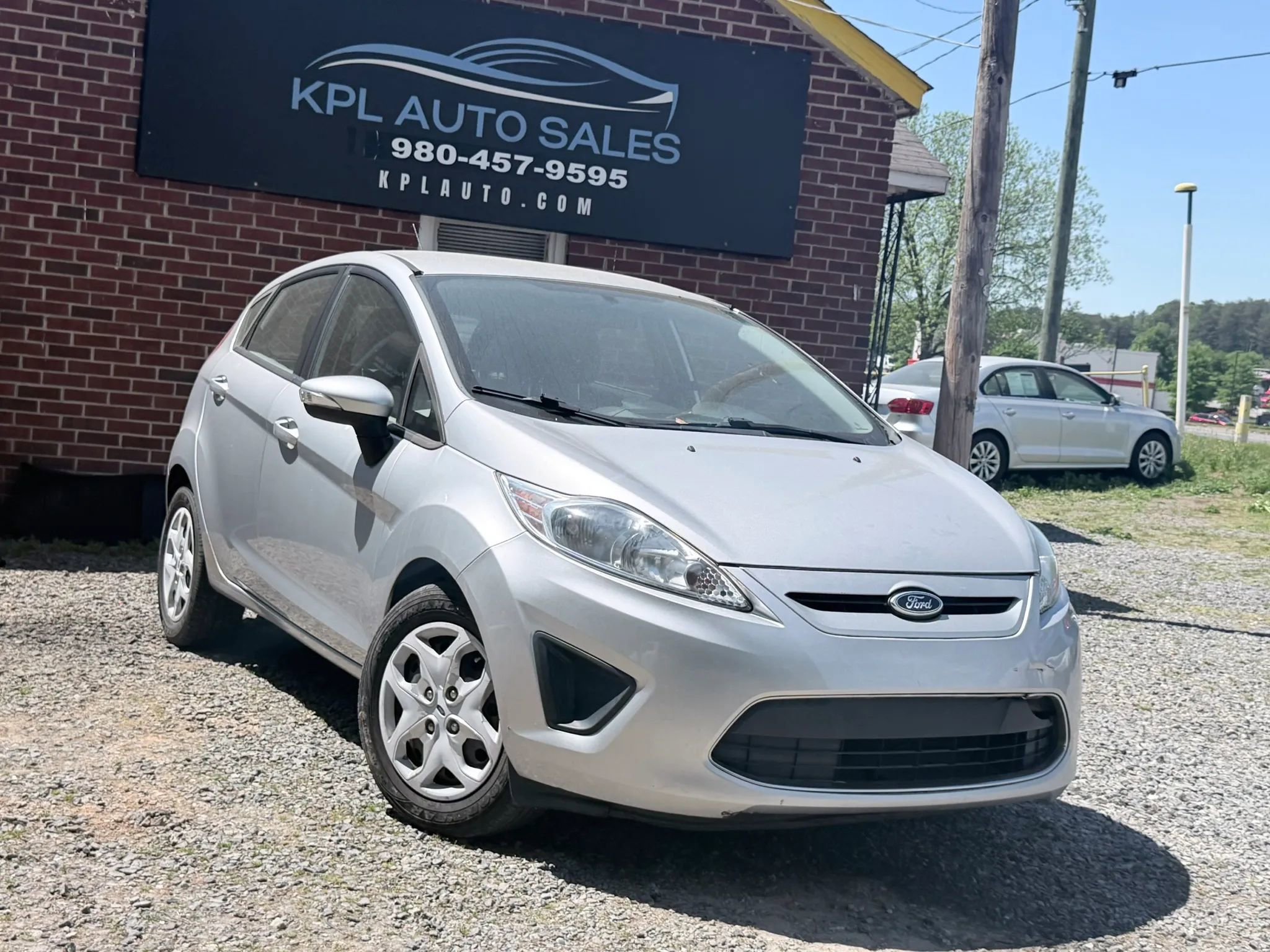 Used 2013 Ford Fiesta SE w/ Super Fuel Economy Pkg FWD image 1