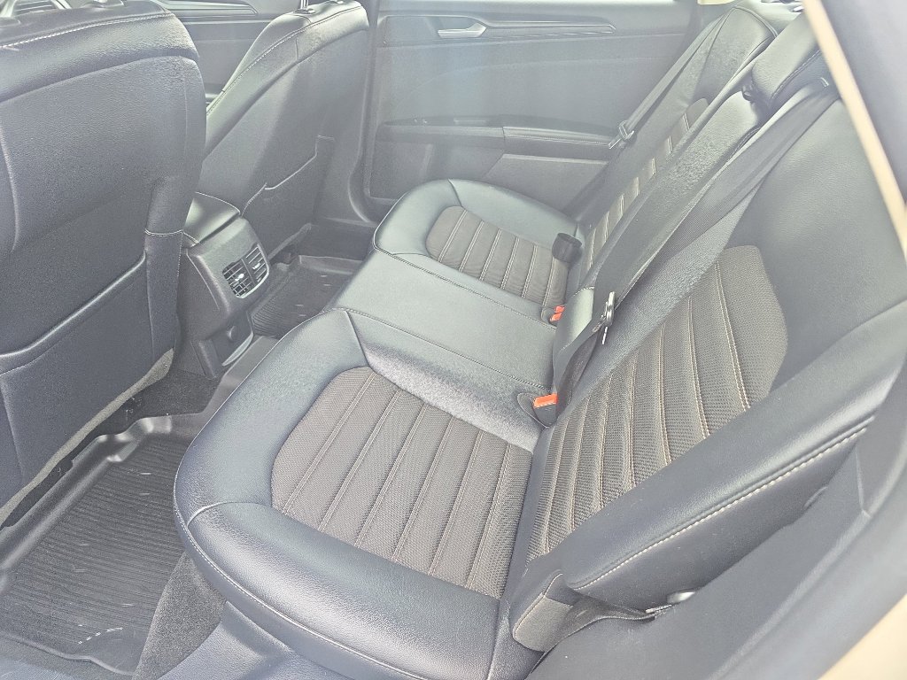 Used 2018 Ford Fusion SE image 26