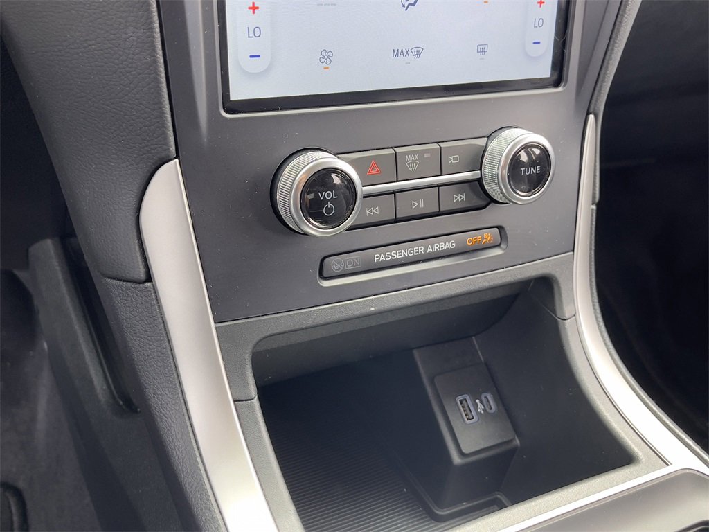 Used 2024 Ford Edge SE w/ Black Appearance Package image 24