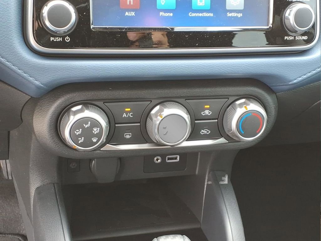 New 2025 Nissan Versa SV w/ Trunk Package FWD image 17