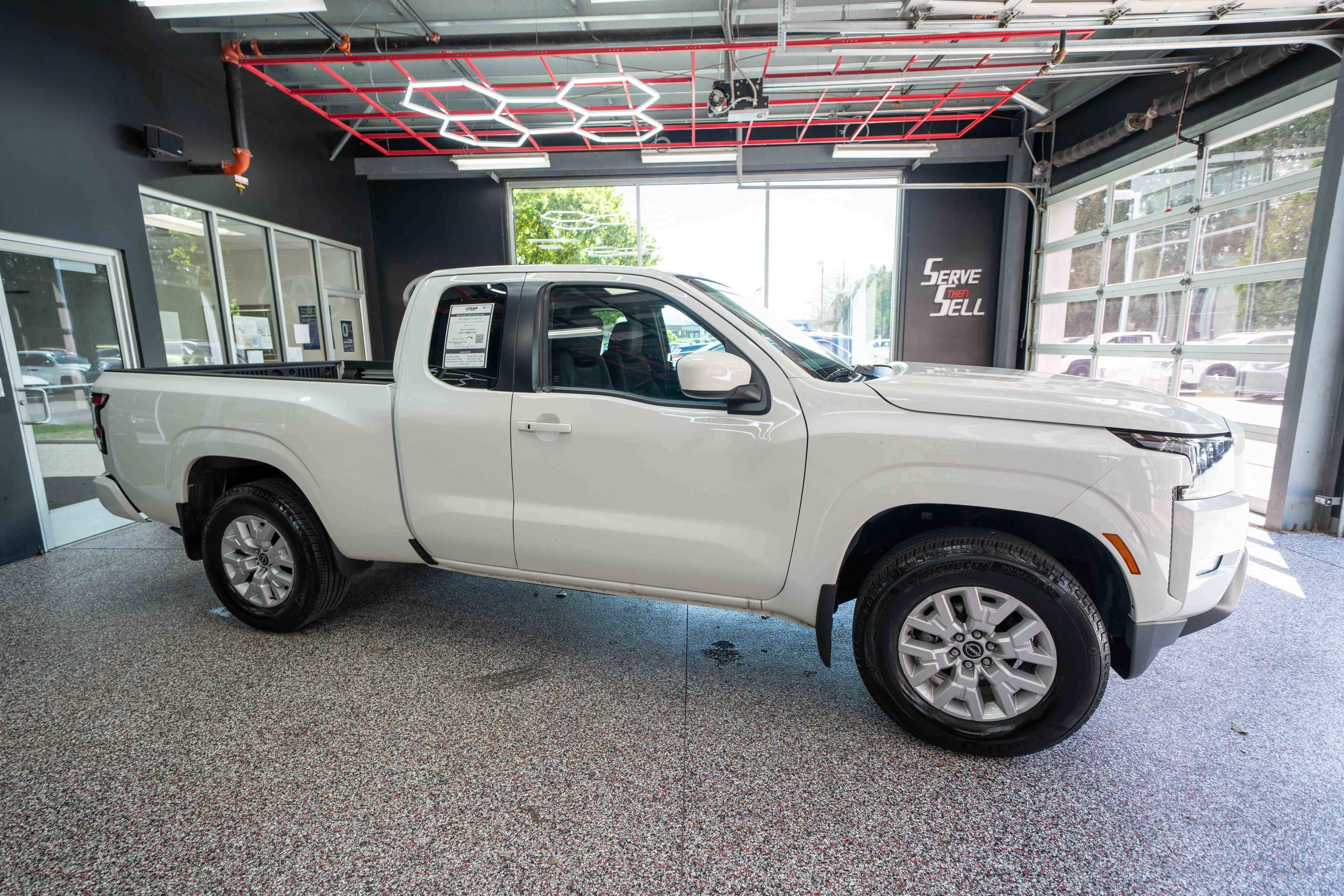 Used 2024 Nissan Frontier SV w/ SV Convenience Package image 5